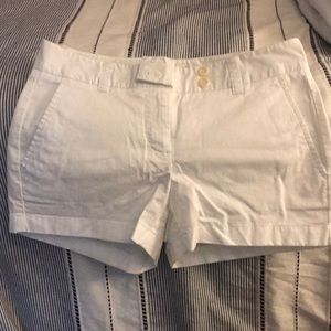 Vineyard vines white shorts